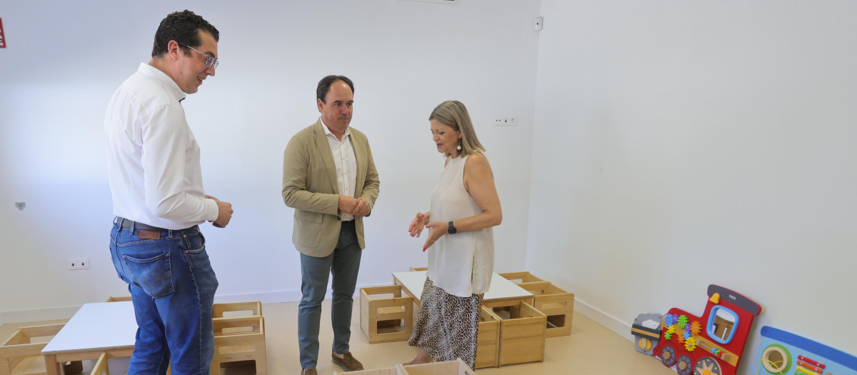 Imagen de la visita de Juanfran Pérez Llorca a la Escuela Infantil de Primer Ciclo Ponoig en Polop