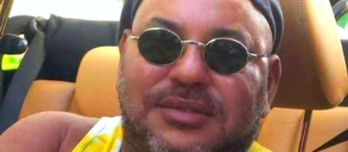 Mohamed VI al volante de de uno de sus coches