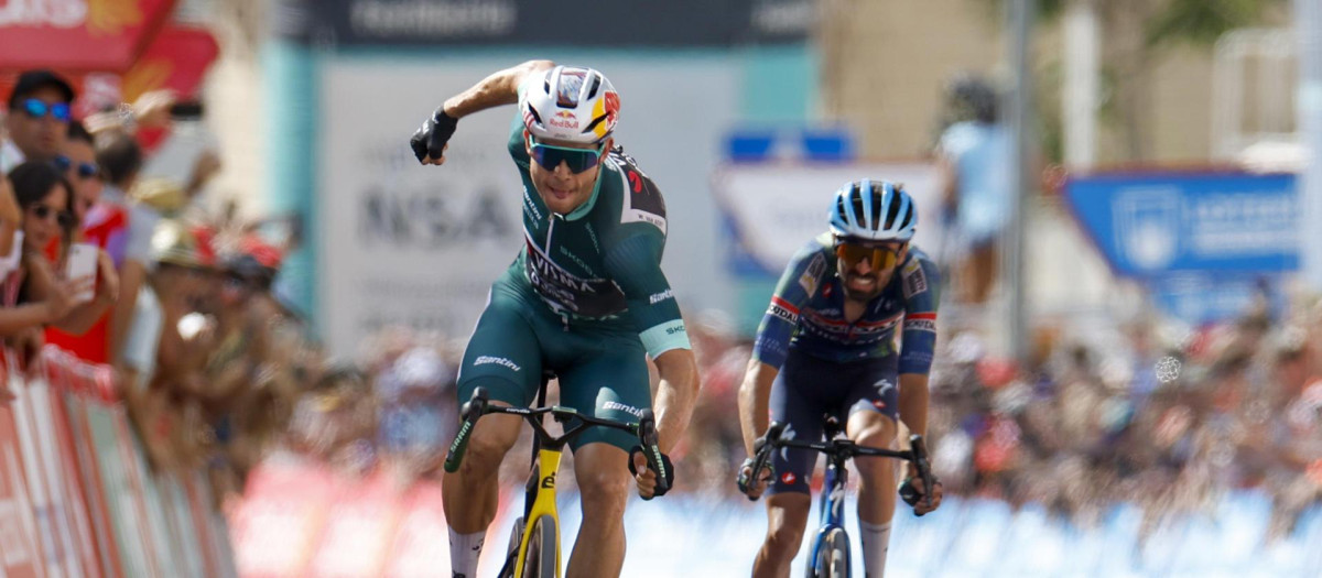 Wout Van Aert se impone en la meta de la 13ª etapa de La Vuelta a España