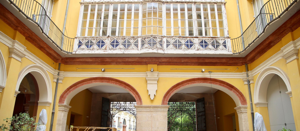 Imagen de la preparación del Museo de la Ciutat, que albergará las obras de Sorolla
