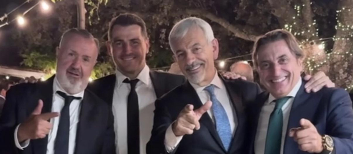 El doctor Ángel Martín con Iker Casillas, Carlos Sobera y Xose Portas