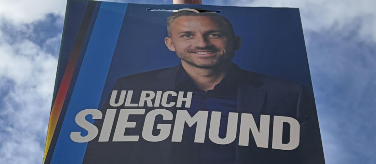 TANGERMÜNDE, 05/09/2026.- El candidato a primer ministro de la formación  Alternativa para Alemania (AfD) en Sajonia-Anhalt, Ulrich Siegmund, tiene su bastión en Tangermünde, localidad de unos 10.000 habitantes donde muchos le conocen y no temen a un político presentado como "el hombre más peligroso" del país y cuyo partido las autoridades consideran extremista. Siegmund es el vecino más famoso de Tangermünde, algo a lo que ha contribuido su liderazgo de AfD en la campaña en Sajonia-Anhalt, donde, según las encuestas, le espera una victoria segura el domingo que podría traducirse incluso en una mayoría absoluta que le abriría las puertas a convertirse en jefe de Gobierno de este estado federado. EFE/ Salvador Martínez