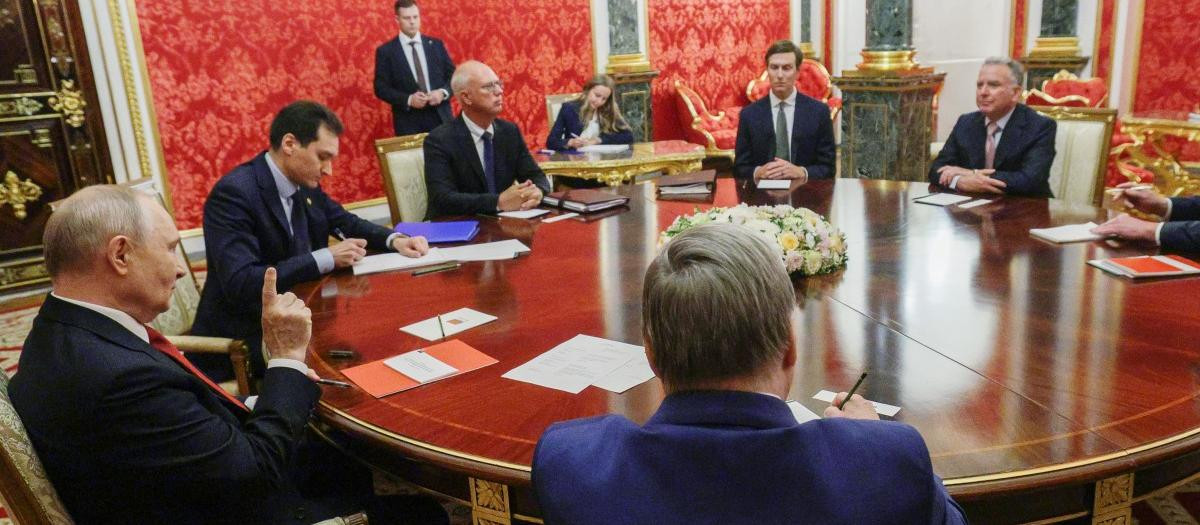 Vladímir Putin se reúne con Steve Witkoff y Jared Kushner en Moscú.