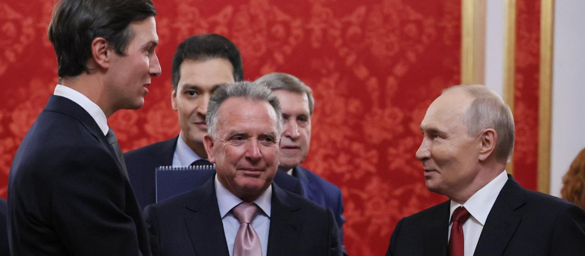 MOSCOW (Russian Federation), 05/09/2026.- Russian President Vladimir Putin (R) welcomes Trump's son-in-law Jared Kushner (L) and US Presidential Envoy Steve Witkoff (C) during their meeting at the Kremlin in Moscow, Russia, 05 September 2026. (Rusia, Ucrania, Moscú) EFE/EPA/MIKHAIL METZEL / SPUTNIK / KREMLIN / POOL MANDATORY CREDIT