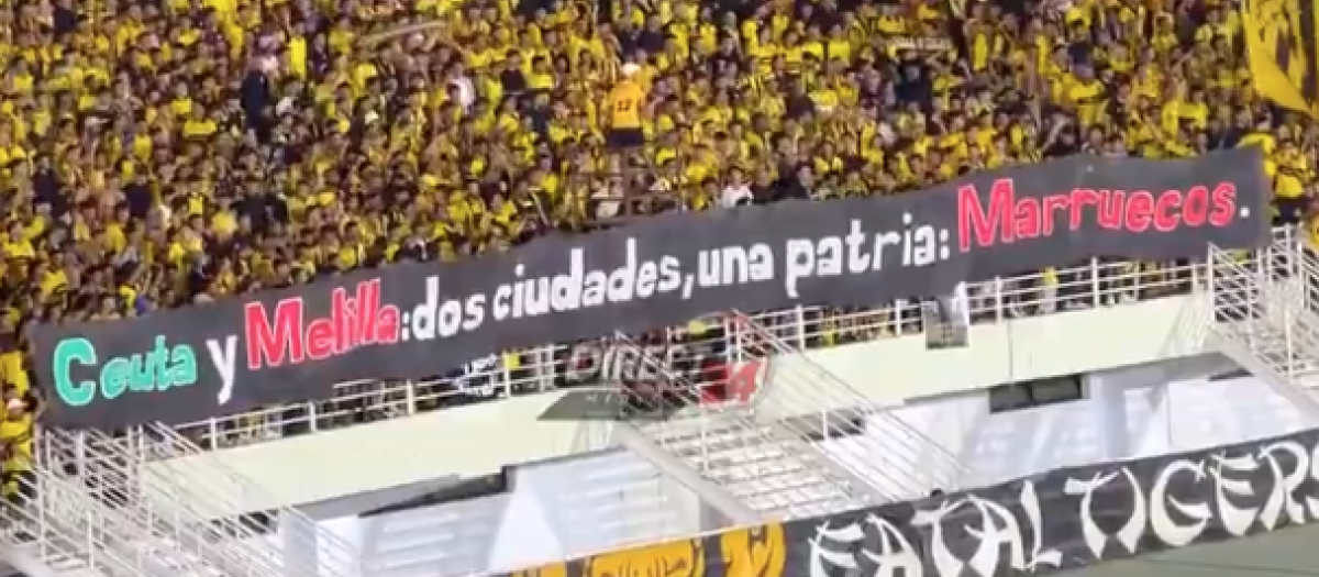 Pancarta de los hinchas de MAS