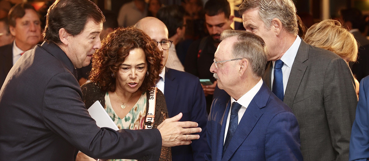 El presidente de la Junta de Castilla y León, Alfonso Fernández Mañueco, asiste al desayuno informativo de Fórum Europa en el que participa el presidente de la Ciudad Autónoma de Ceuta, Juan Jesús Vivas
