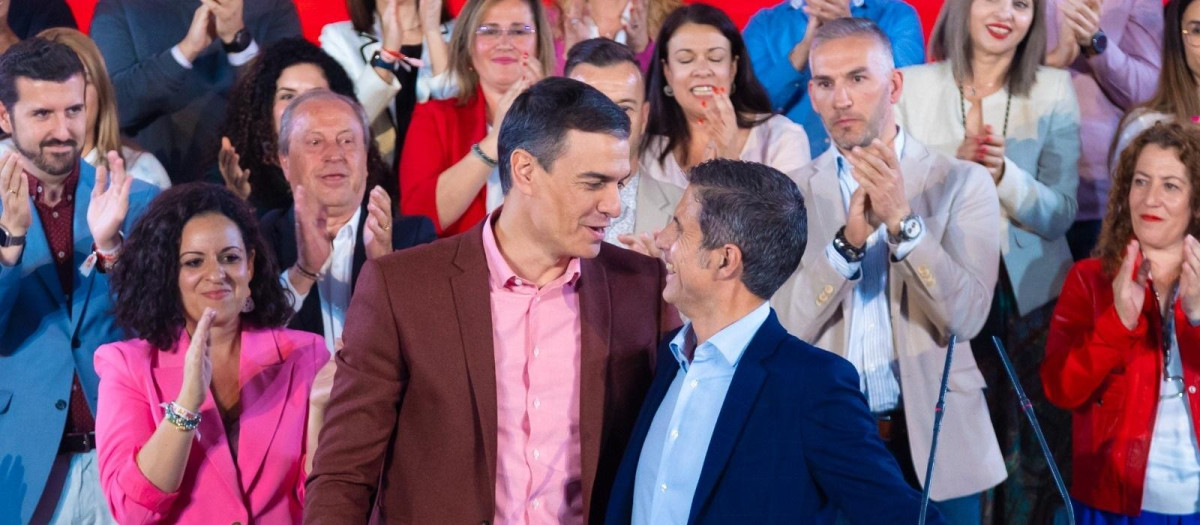 Pedro Sánchez y el candidato del PSOE en Alcalá, Javier Rodríguez Palacios, en 2023