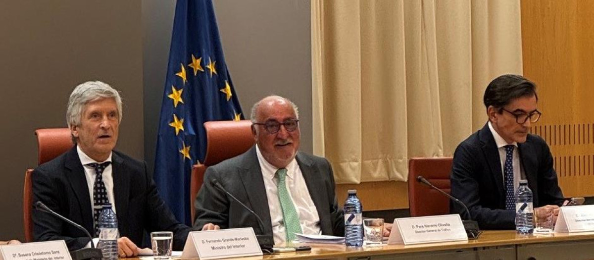 Grande Marlaska, ministro de Interior, y Pere Navarro, director general DGT, durante la rueda de prensa