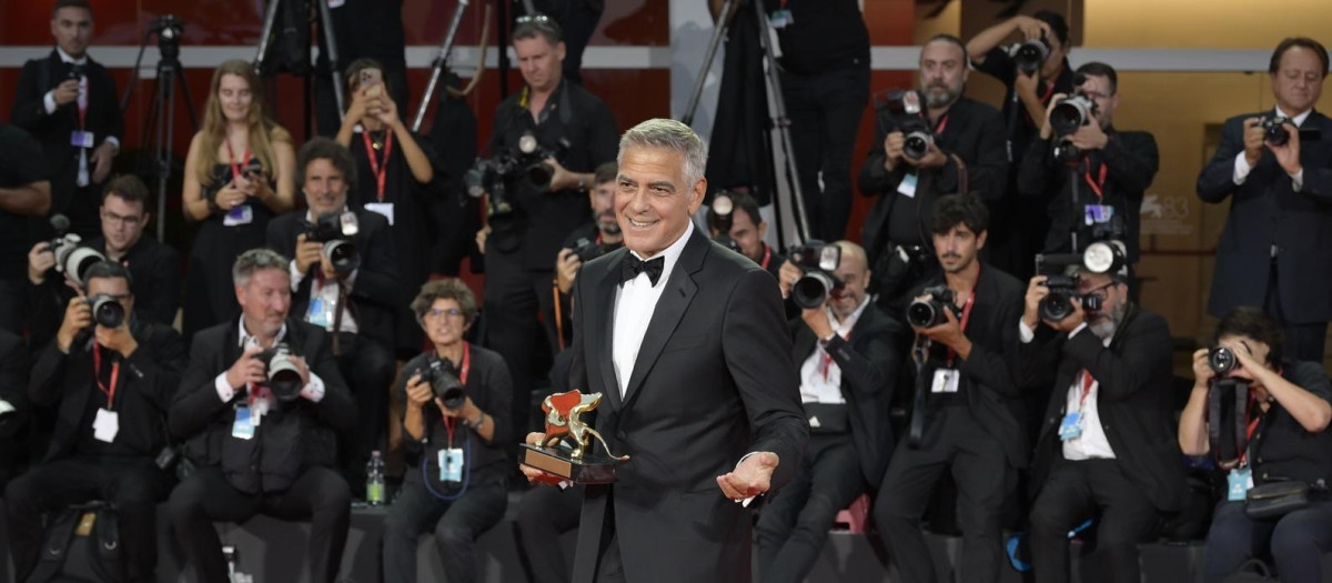 George Clooney en la alfombra roja del Festival de Cine de Venecia
