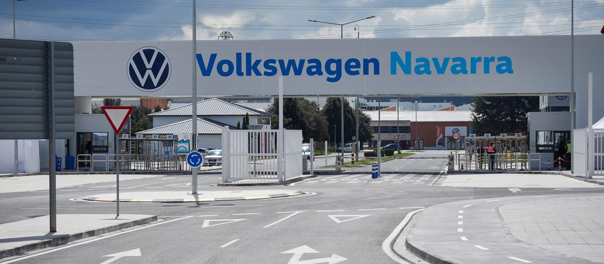 Vista de la puerta principal de la fábrica de Volkswagen Navara.