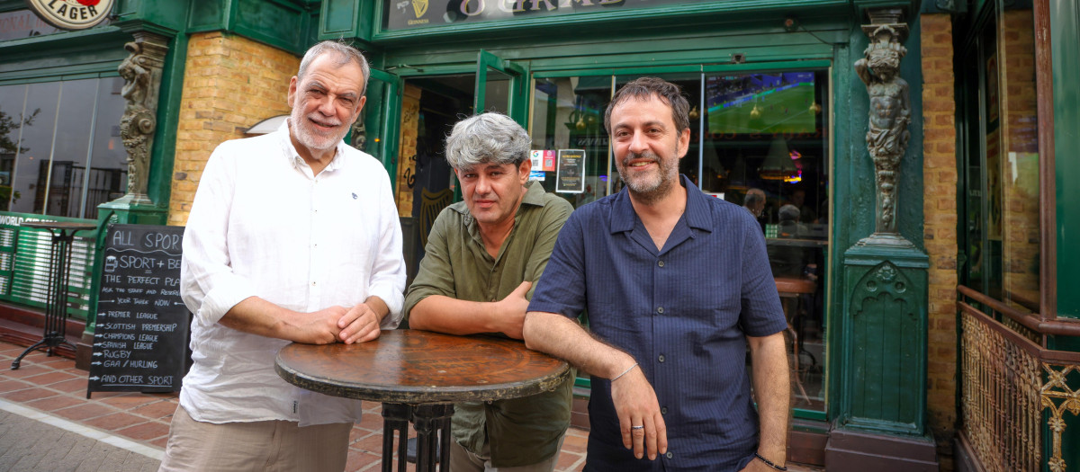 Los autores Jorge Díaz, Antonio Mercero y Agustín Martínez, de Carmen Mola, en Marbella