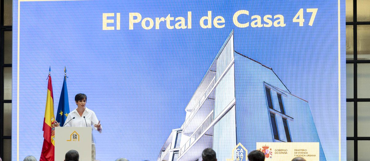La ministra de vivienda, Isabel Rodríguez, clausura el acto ‘Más vivienda pública, más vivienda asequible’