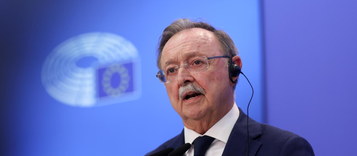 El presidente de Ceuta, Juan Jesús Vivas, durante su rueda de prensa en el Parlamento Europeo