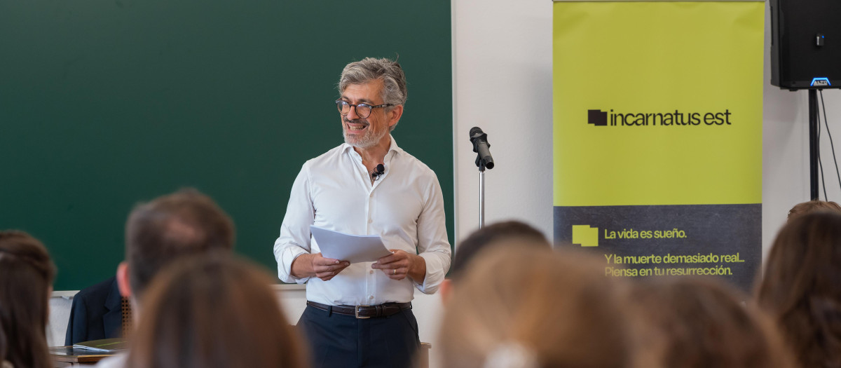 Fabrice Hadjadj imparte una clase a los nuevos alumnos del instituto