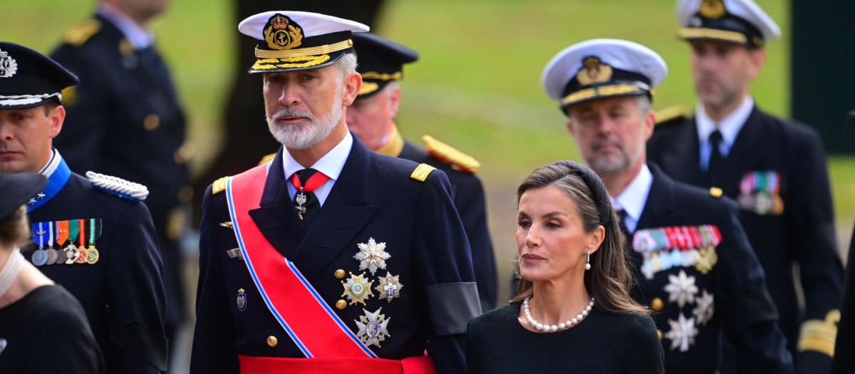 Los Reyes Don Felipe y Doña Letizia en el funeral del Rey Harald V de Noruega