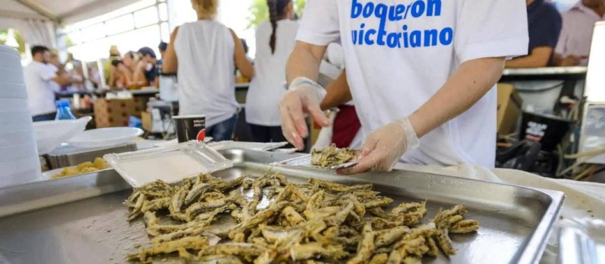 Se trata de un pescado malagueño de unos 5 a 7 centímetros y se captura coincidiento con el día de la Virgen de la Victoria