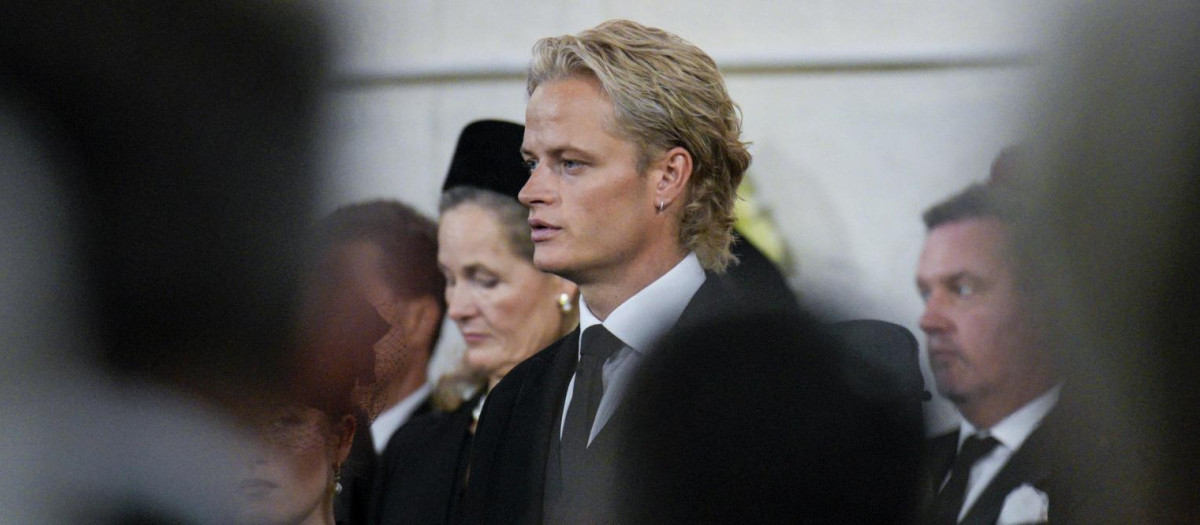Marius Borg en la Catedral de Oslo, presente en el funeral del Rey Harald V