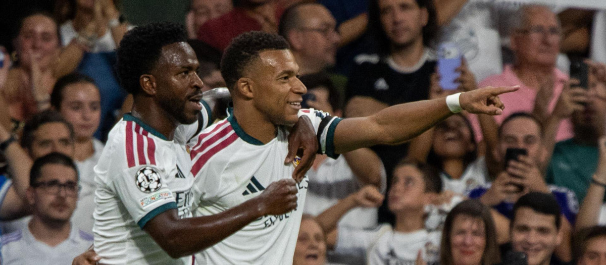 Mbappé y Vinicius Jr. celebran un gol del Real Madrid ante el Inter de Milán