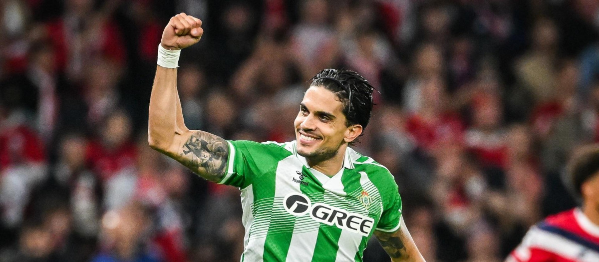 Marc Bartra celebra un gol con la camiseta del Betis