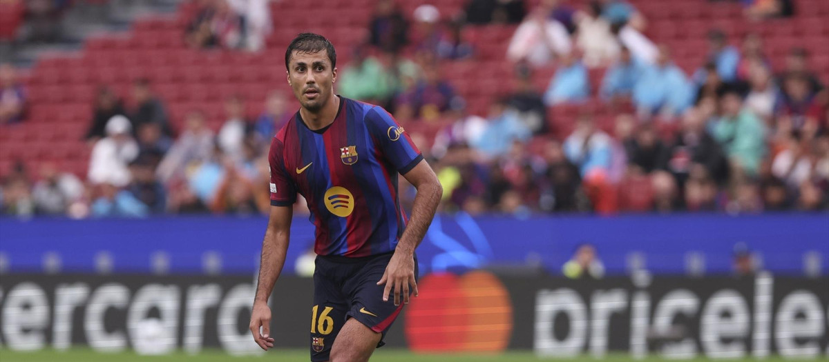 Rodri controla un balón en el encuentro frente al Feyenoord