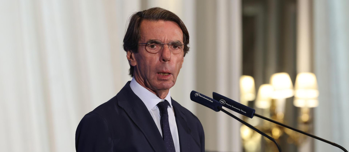 El expresidente del Gobierno José María Aznar presenta el desayuno informativo del Fórum Europa