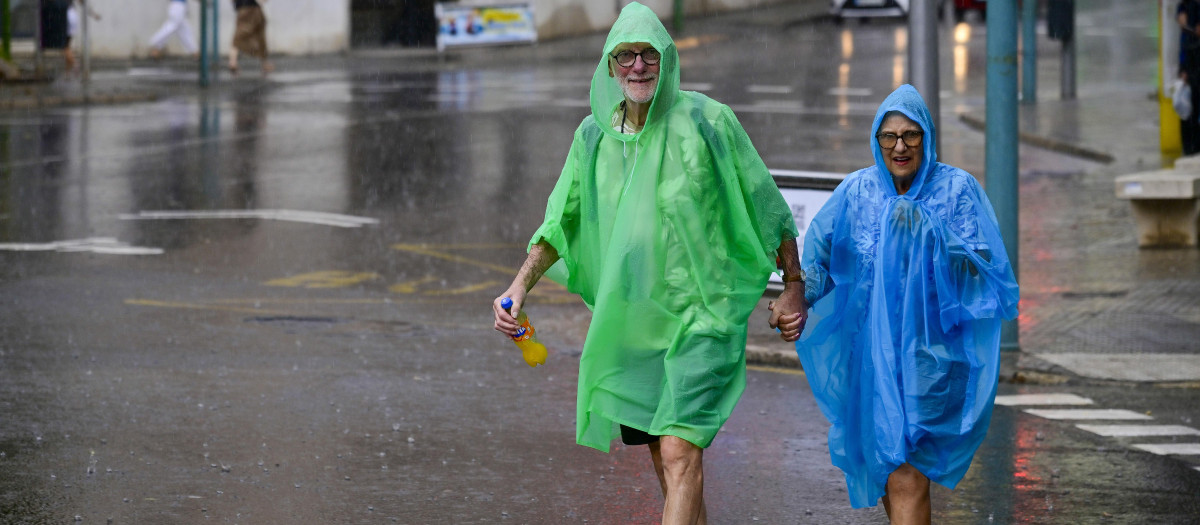 PALMA DE MALLORCA, 09/09/2026.- Fuertes lluvias este miércoles, en Palma de Mallorca. EFE/ Miquel A. Borràs