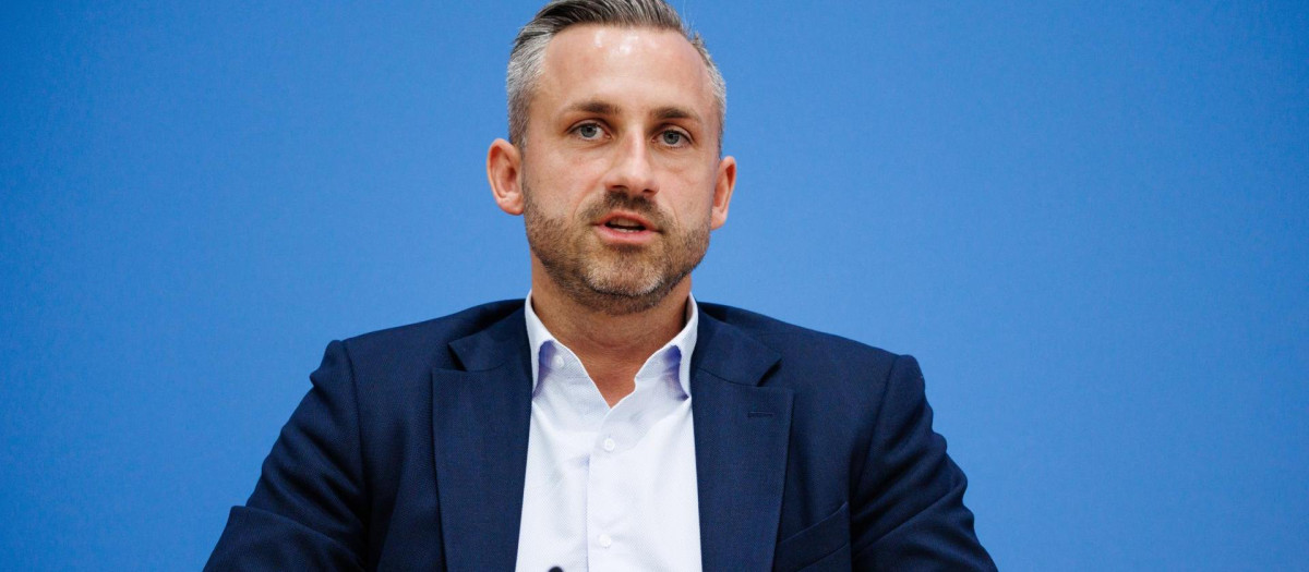 Berlin (Germany), 07/09/2026.- Top candidate of the far-right Alternative for Germany (AfD) party in Saxony-Anhalt Ulrich Siegmund speaks during a press conference in Berlin, Germany, 07 September 2026. The press conference took place a day after the Saxony-Anhalt state election, where the AfD won the vote by a wide margin. (Elecciones, Alemania) EFE/EPA/CLEMENS BILAN