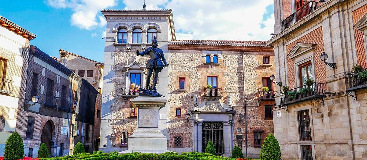 Plaza de la Villa, conjunto monumental medieval en Madrid
