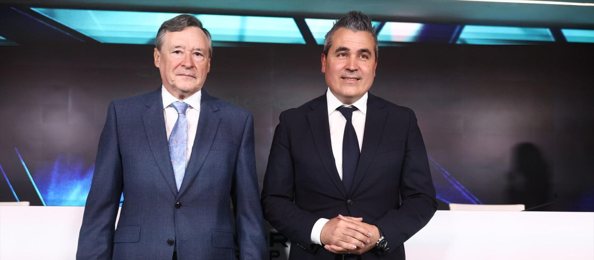 El presidente de Indra, Ánagel Simón, y el consejero delegado, José María Recasens.