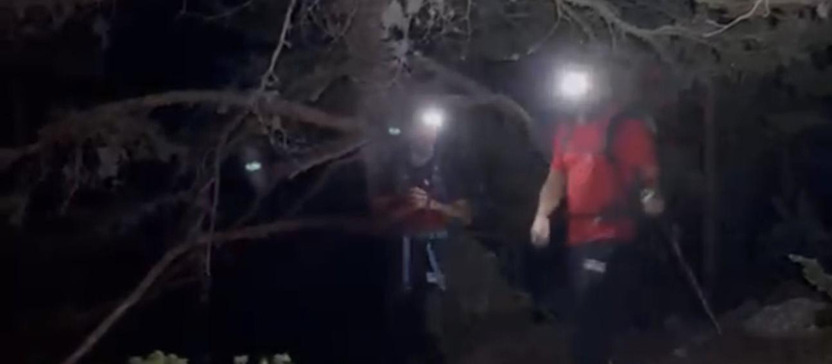 Los jóvenes habían iniciado la ruta alrededor de las 15.30 horas, pero iban poco equipados y habían improvisado el recorrido