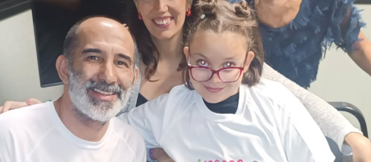 Hugo Girão posa con Yaiza y su familia, en Zamora