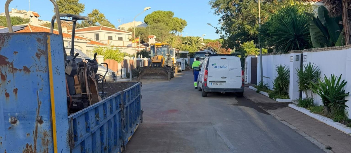 Retirada de arena tras la rotura de un tubería de agua en Matalascañas (Huelva).

REMITIDA / HANDOUT por AQUALIA
Fotografía remitida a medios de comunicación exclusivamente para ilustrar la noticia a la que hace referencia la imagen, y citando la procedencia de la imagen en la firma
14/9/2026