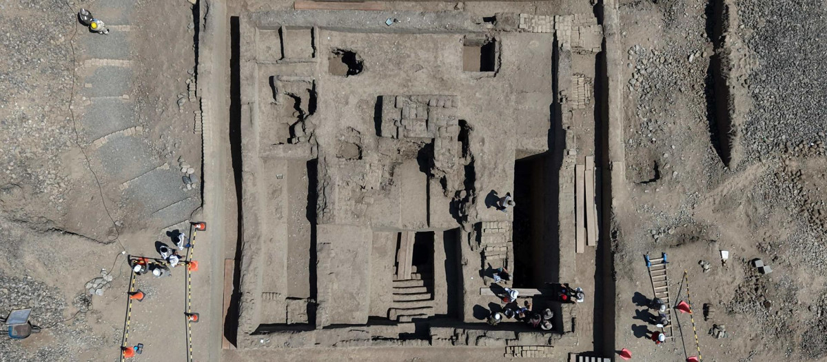 Fotografía aérea que muestra el conjunto amurallado Utzh An este martes, en el complejo arqueológico de Chan Chan en Trujillo (Perú)