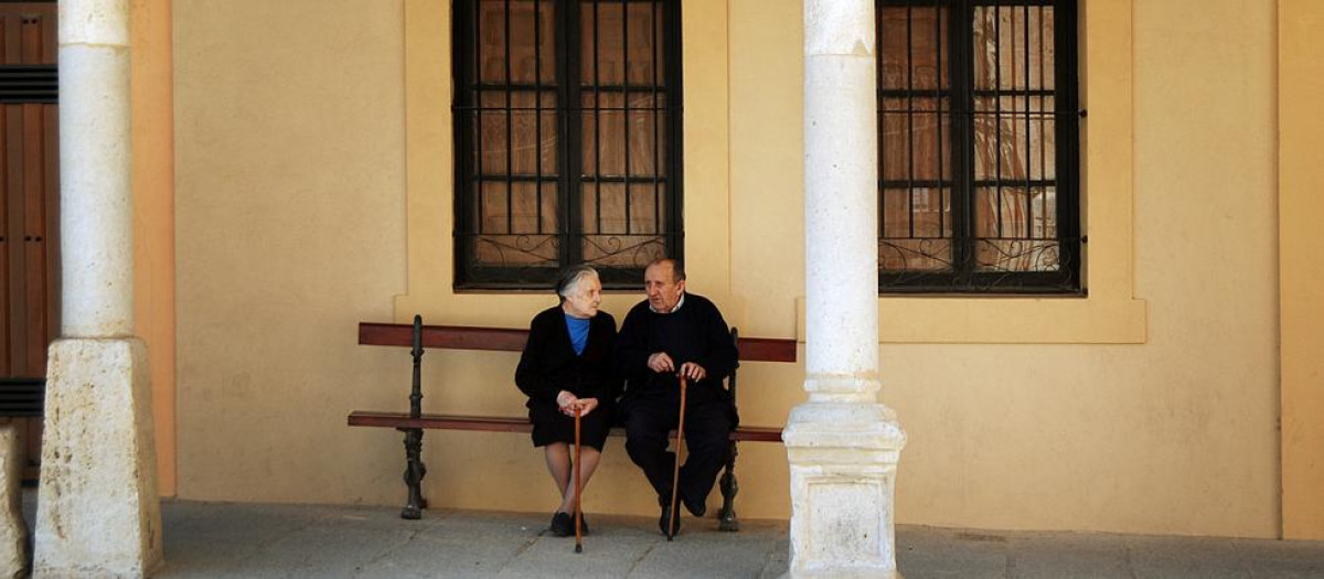 Una pareja de pensionistas.