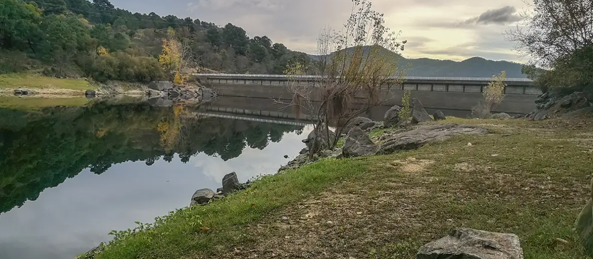 El embalse de El Pajarero, situado en el término municipal abulense de Santa María del Tiétar