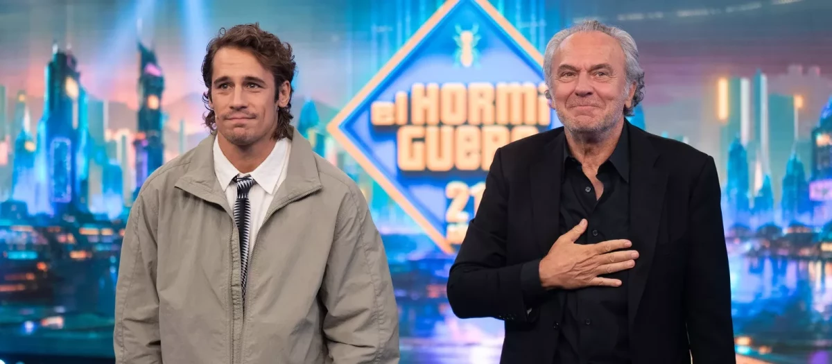 Martiño Rivas y José Coronado, protagonistas de la miniserie El problema final, en su visita a El Hormiguero