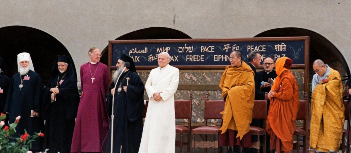 El Papa Juan Pablo II en el Encuentro interreligioso por la paz en Asís (1986)