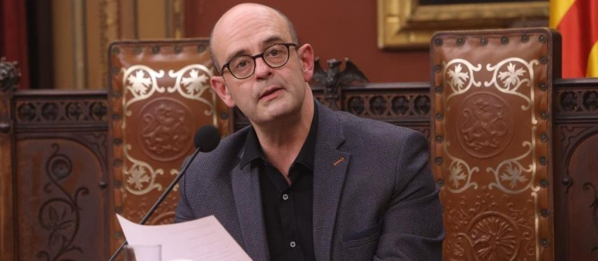 El escritor Sebastià Alzamora durante la lectura del Pregón de la Fiesta del Estandarte 2020.

REMITIDA / HANDOUT por AYUNTAMIENTO DE PALMA
Fotografía remitida a medios de comunicación exclusivamente para ilustrar la noticia a la que hace referencia la imagen, y citando la procedencia de la imagen en la firma
29/12/2020
