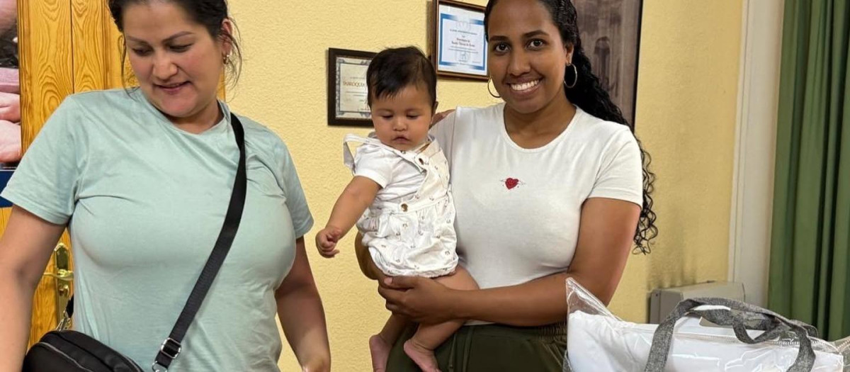 Dos madres acompañadas por la delegación de Segovia de RedMadre