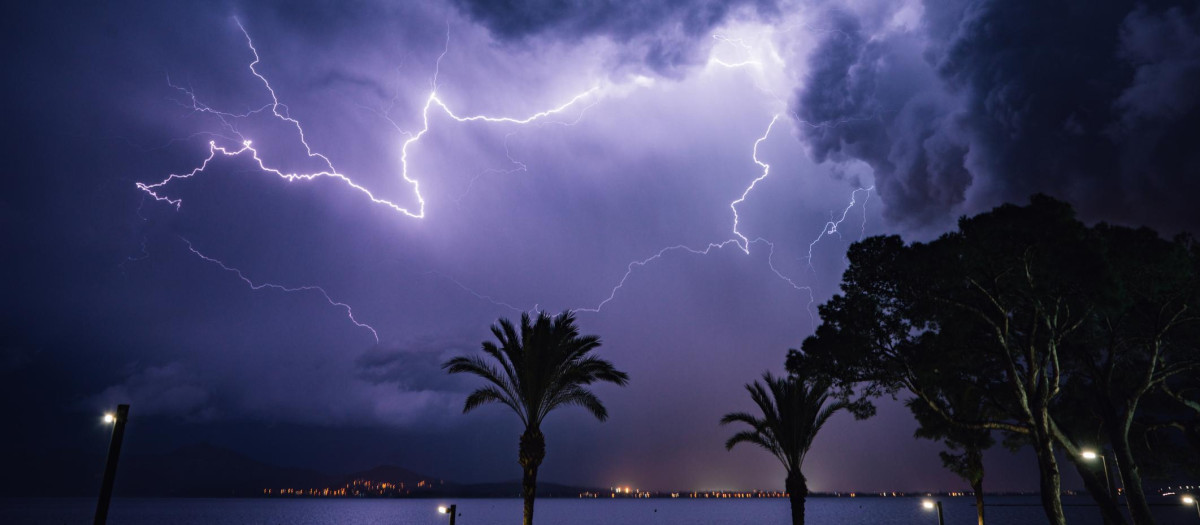 Rayos en la bahía de Pollença