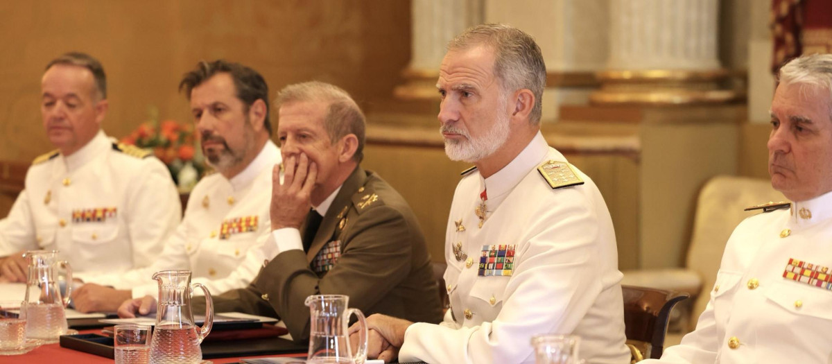 Don Felipe, con la comisión de seguimiento de la conmemoración del centenario del buque escuela 'Elcano'