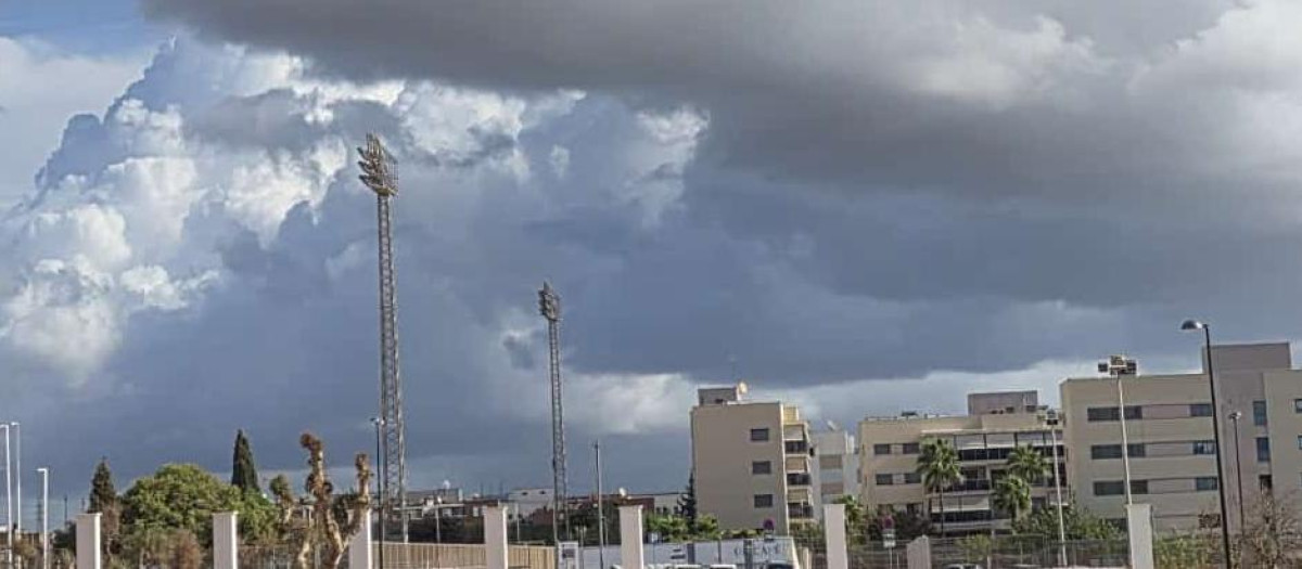 Las nubes, antes de descargar en Ibiza