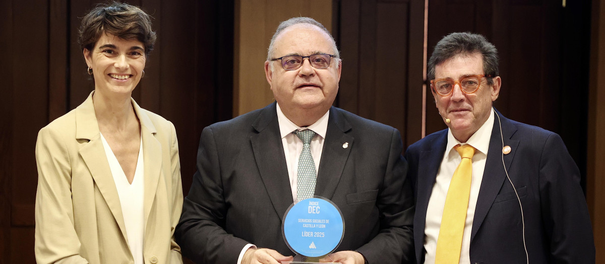 El consejero de Sanidad y Bienestar Social, Alejandro Vázquez Ramos, asiste a los Premios del Índice DEC 2025 de Servicios Sociales