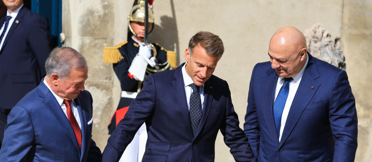 El rey Abdalá II de Jordania, el presidente de Francia, Emmanuel Macron, y el presidente del Líbano, Joseph Aoun,