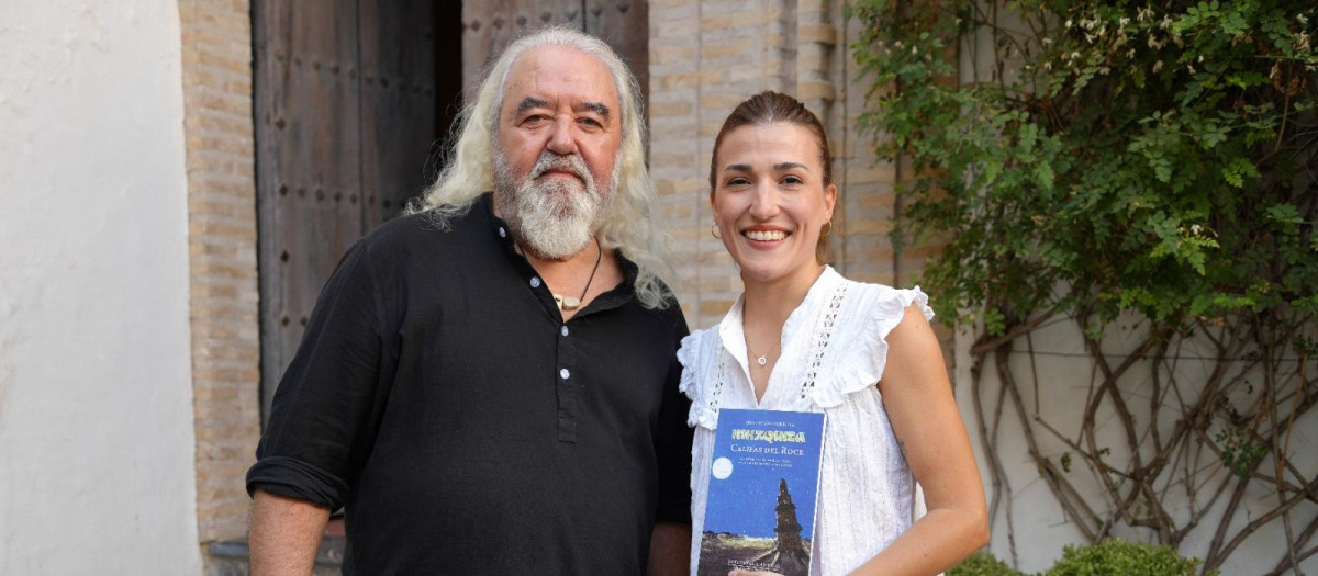 Randy López, de Mezquita, junto a Irene Bueno Zorrilla, autora del libro