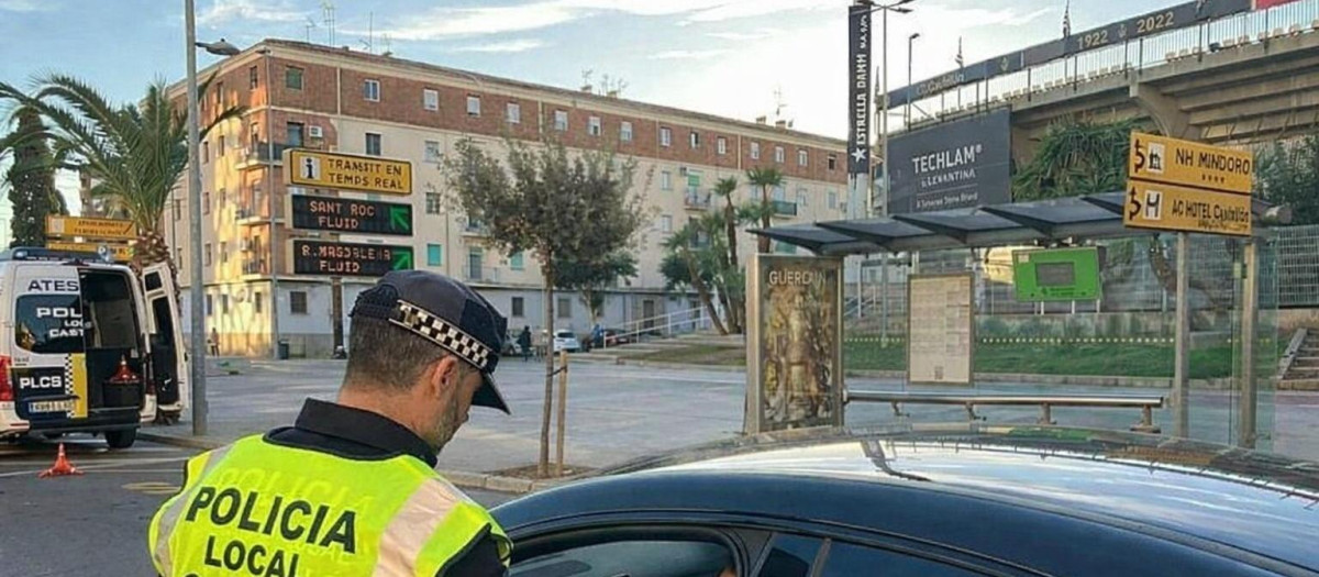 Imagen de un agente de la Policía Local de Castellón