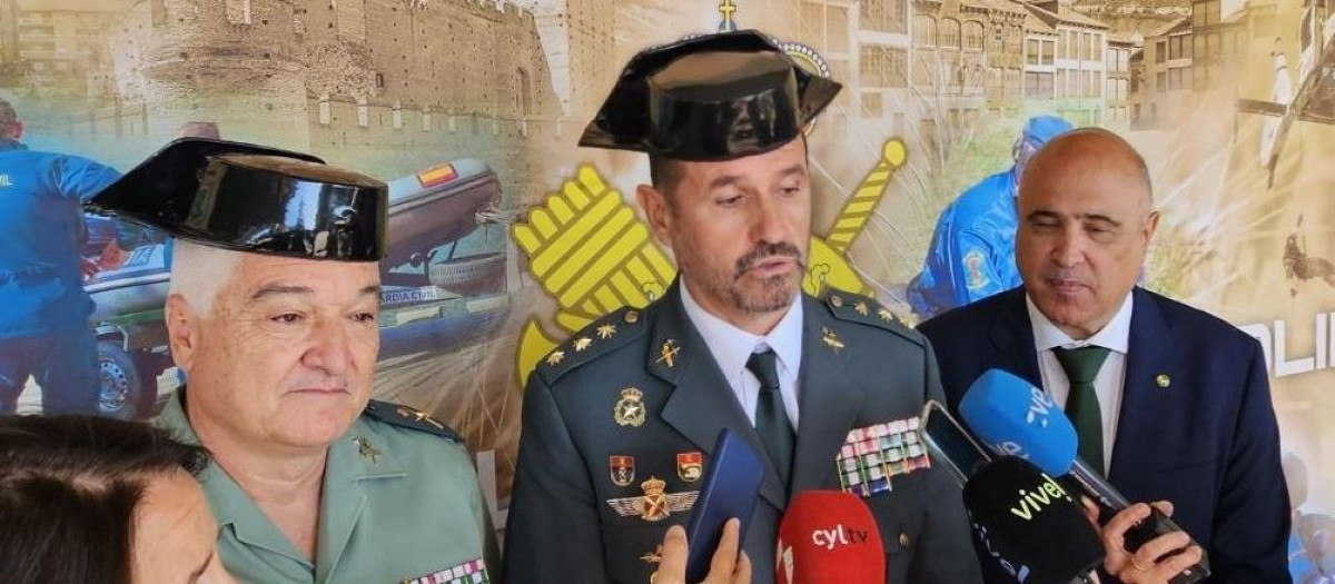 El nuevo jefe de la Comandancia de la Guardia Civil de Valladolid, Gustavo Dorda Medina (centro)