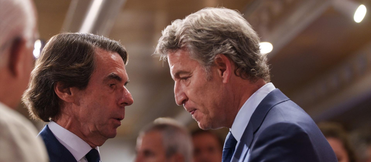 El expresidente del Gobierno, José María Aznar, y el presidente del PP, ALberto Núñez Feijóo
