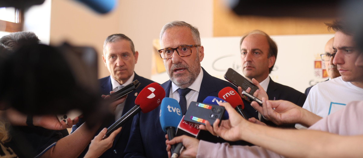 Carlos Pollán y Joaquín Antonio Pino, miembros de la Junta de Castilla y León, este viernes