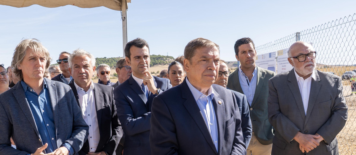 El ministro de Agricultura, Luis Planas, este viernes, en la provincia de Valladolid
